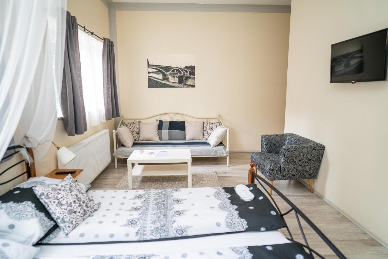 Boutique Hostel Kings N' Queens 자그레브 외부 사진