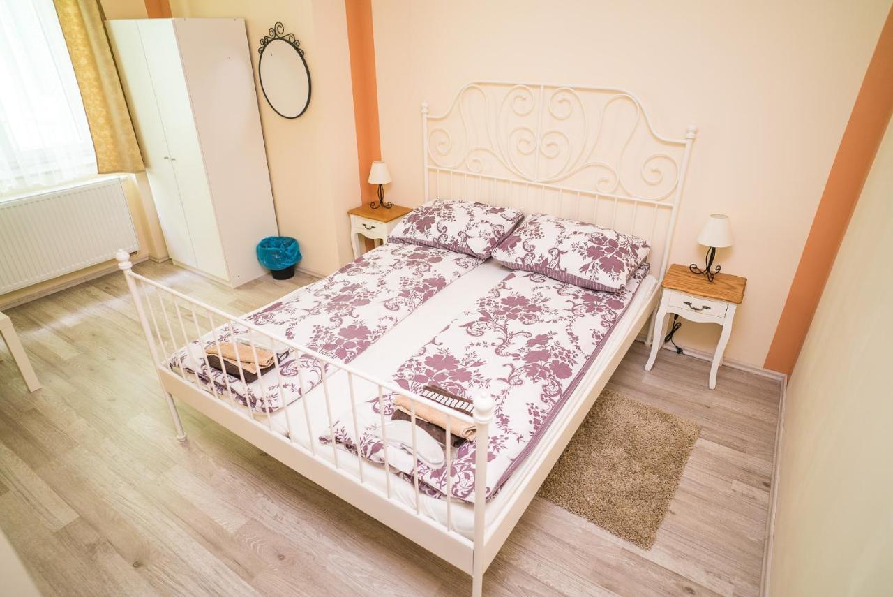 Boutique Hostel Kings N' Queens 자그레브 외부 사진