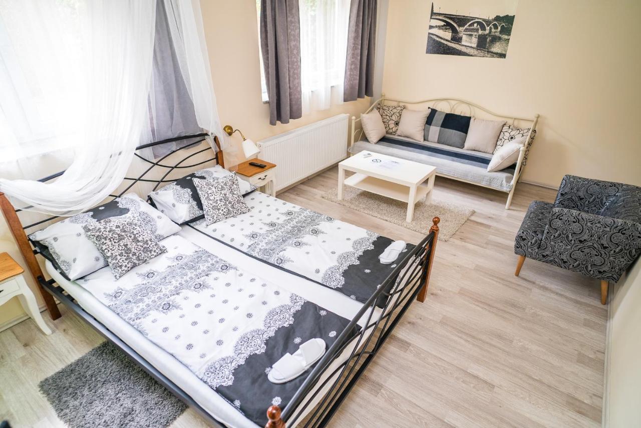 Boutique Hostel Kings N' Queens 자그레브 외부 사진