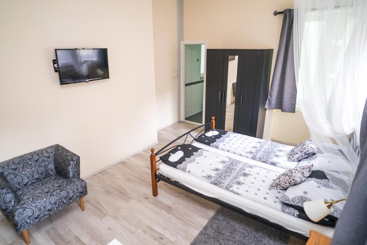 Boutique Hostel Kings N' Queens 자그레브 외부 사진
