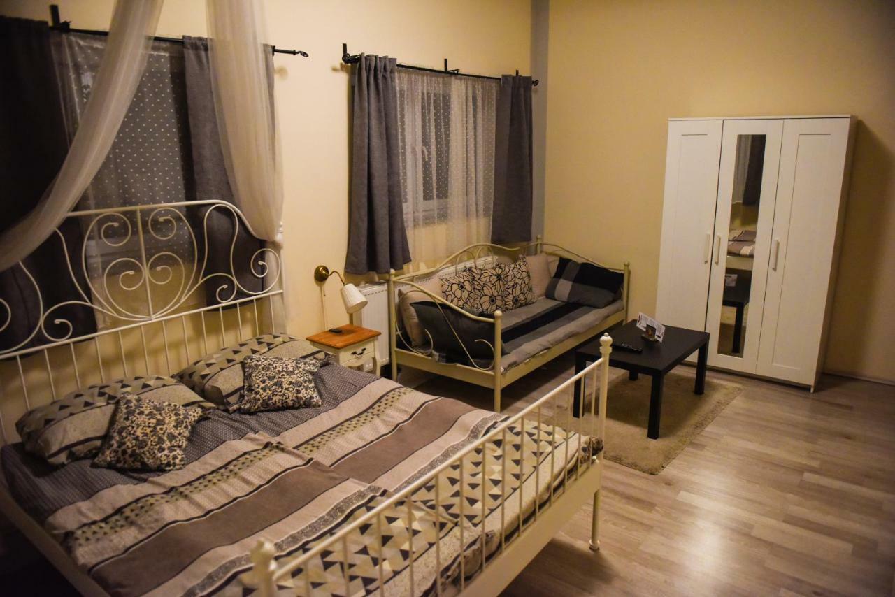 Boutique Hostel Kings N' Queens 자그레브 외부 사진
